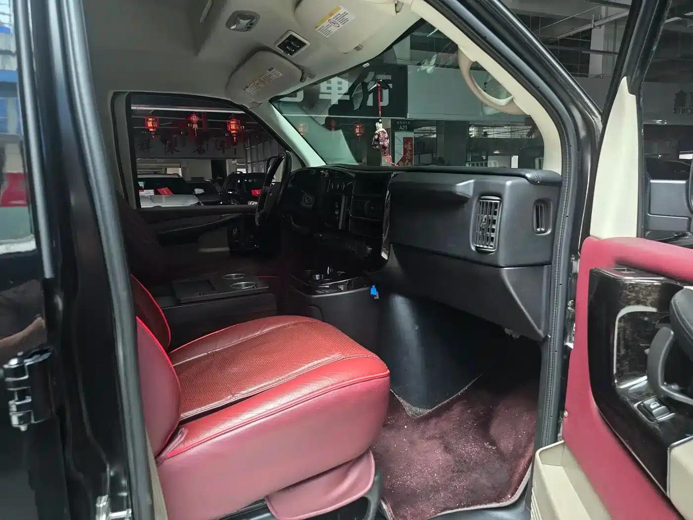2013 SAVANA 5.3L AWD Executive Class — миниатюра 7