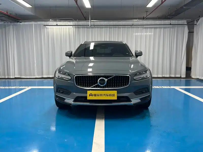 2023 Volvo V90 Cross Country B5 AWD Ultimate Edition — миниатюра 2