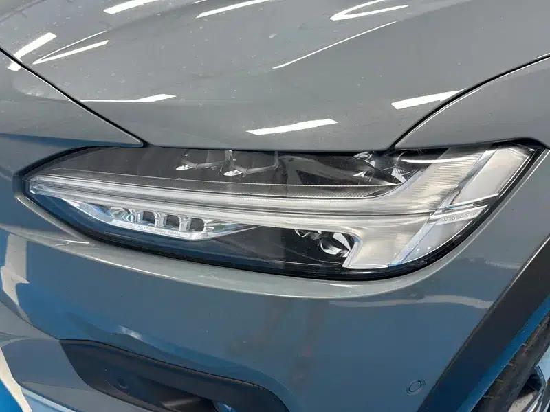 2023 Volvo V90 Cross Country B5 AWD Ultimate Edition — миниатюра 12