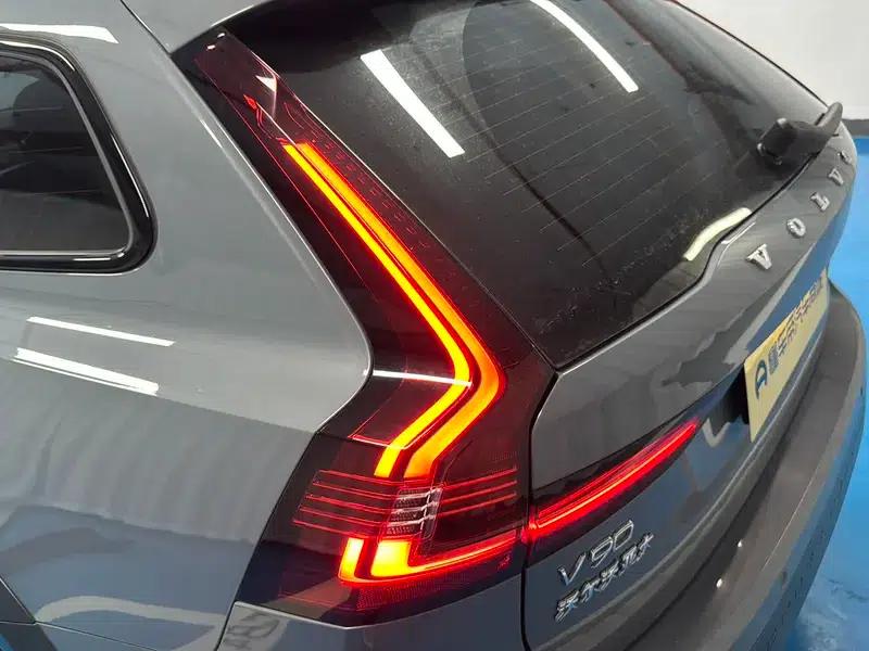 2023 Volvo V90 Cross Country B5 AWD Ultimate Edition — миниатюра 13