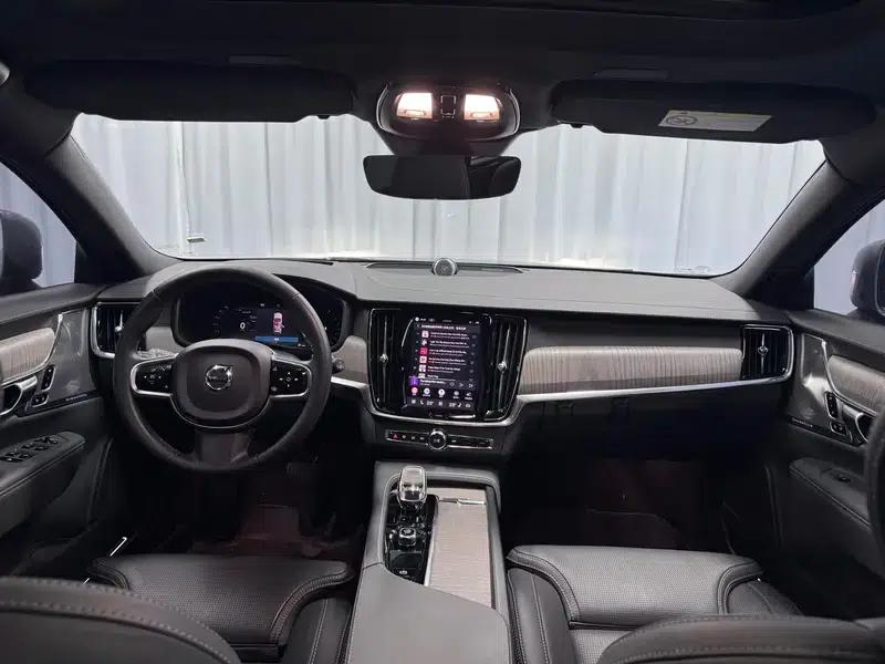 2023 Volvo V90 Cross Country B5 AWD Ultimate Edition — миниатюра 14