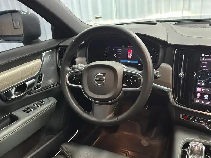 2023 Volvo V90 Cross Country B5 AWD Ultimate Edition — миниатюра 16