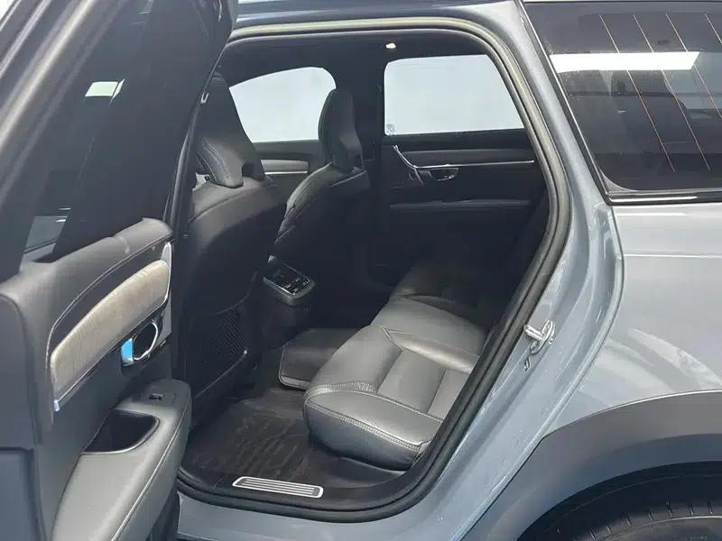 2023 Volvo V90 Cross Country B5 AWD Ultimate Edition — миниатюра 18