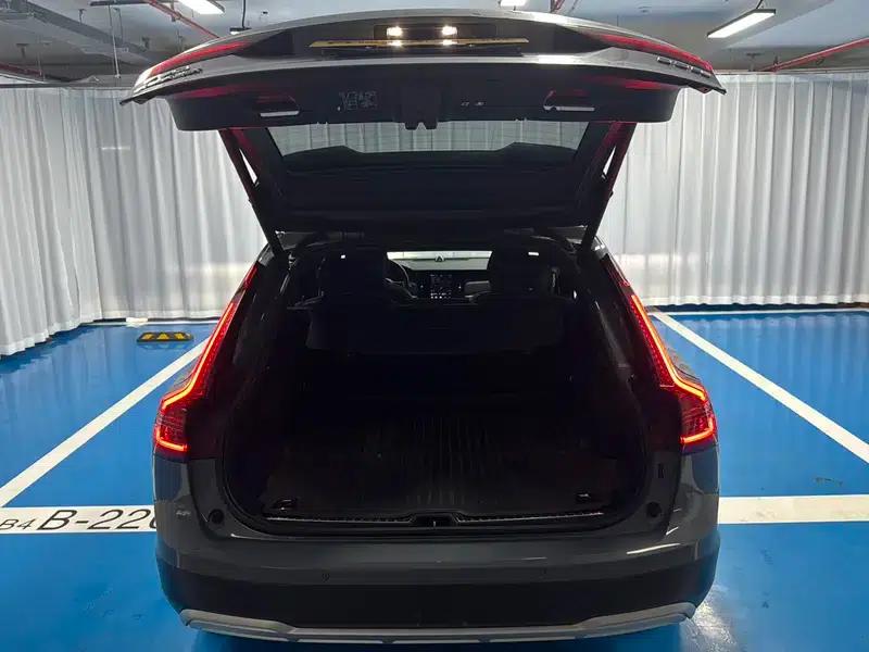 2023 Volvo V90 Cross Country B5 AWD Ultimate Edition — миниатюра 20