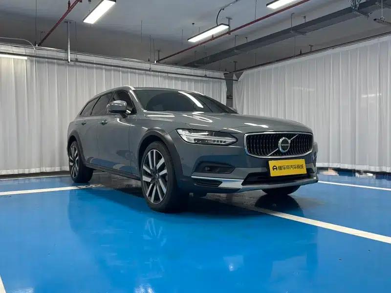 2023 Volvo V90 Cross Country B5 AWD Ultimate Edition — миниатюра 3