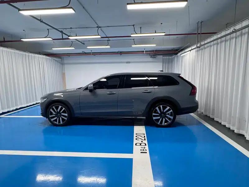 2023 Volvo V90 Cross Country B5 AWD Ultimate Edition — миниатюра 4