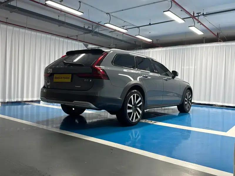 2023 Volvo V90 Cross Country B5 AWD Ultimate Edition — миниатюра 7