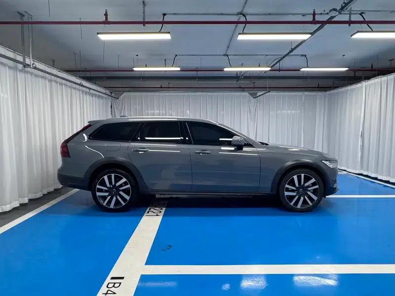 2023 Volvo V90 Cross Country B5 AWD Ultimate Edition — миниатюра 8