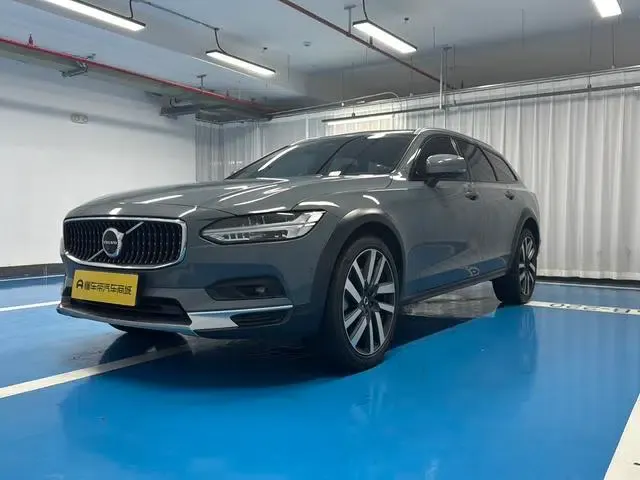 2023 Volvo V90 Cross Country B5 AWD Ultimate Edition