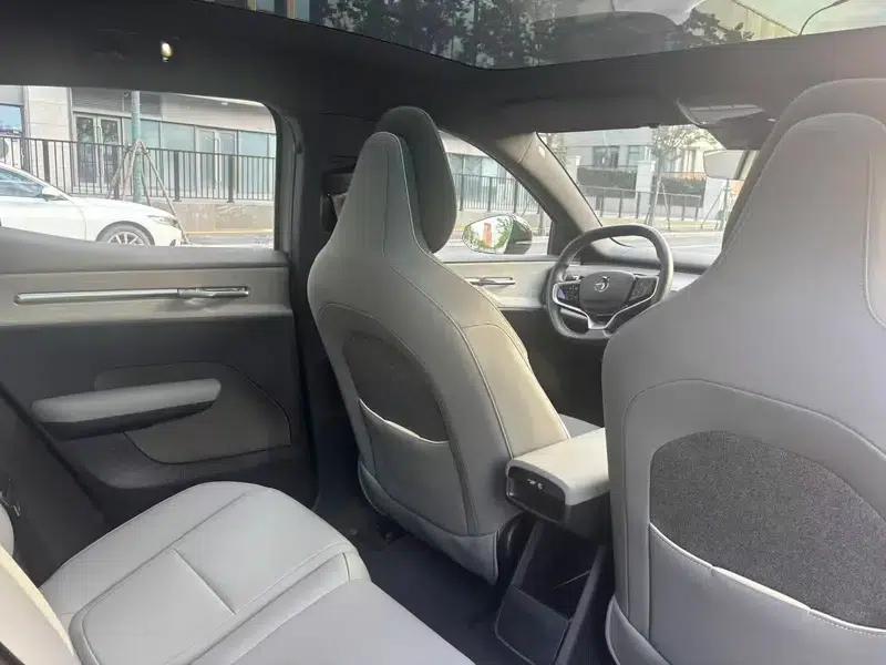 Volvo EX30 2025 Rear-Wheel Drive Long Range Plus — миниатюра 12