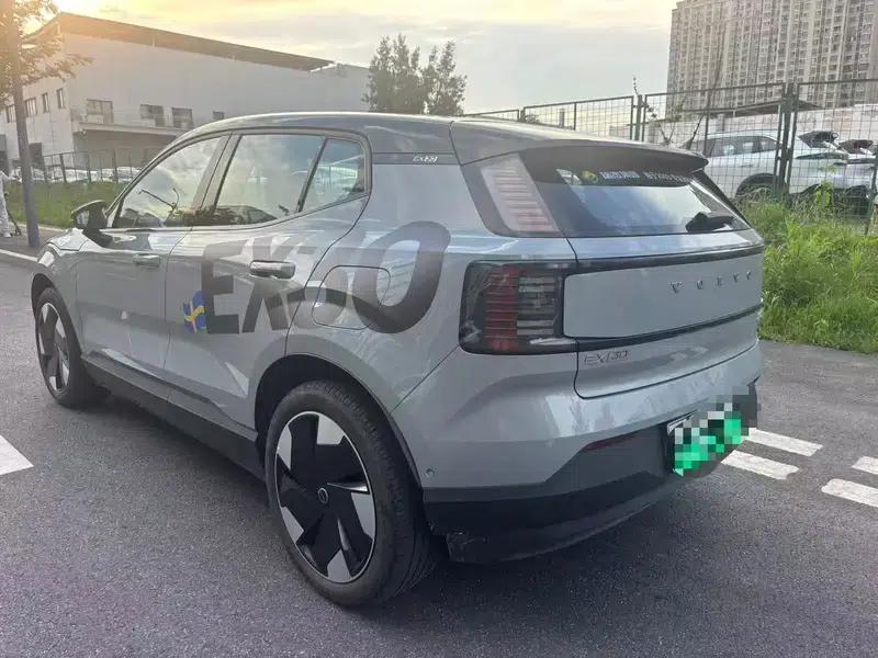 Volvo EX30 2025 Rear-Wheel Drive Long Range Plus — миниатюра 4
