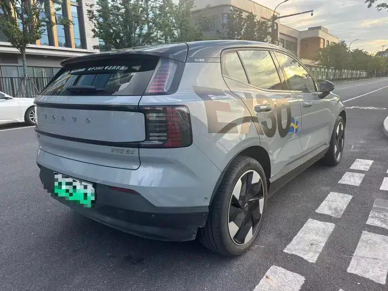 Volvo EX30 2025 Rear-Wheel Drive Long Range Plus — миниатюра 5