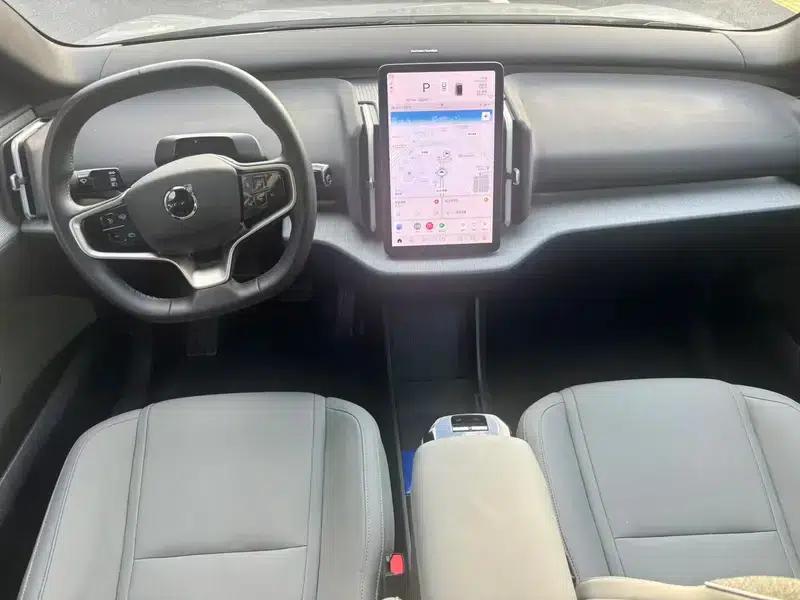 Volvo EX30 2025 Rear-Wheel Drive Long Range Plus — миниатюра 9