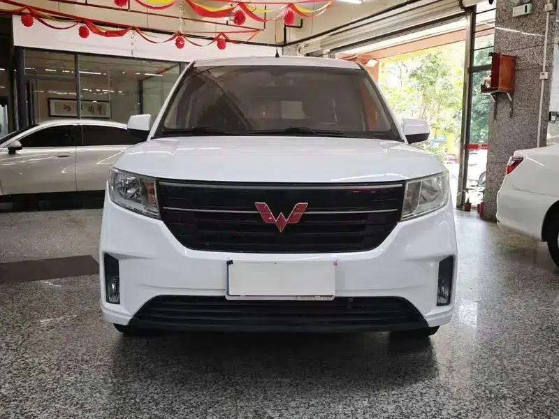 Wuling Hongguang PLUS 2020 1.5L Manual Comfort 7-Seater — миниатюра 2