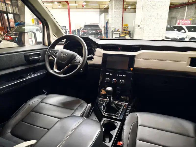 Wuling Hongguang PLUS 2020 1.5L Manual Comfort 7-Seater — миниатюра 12
