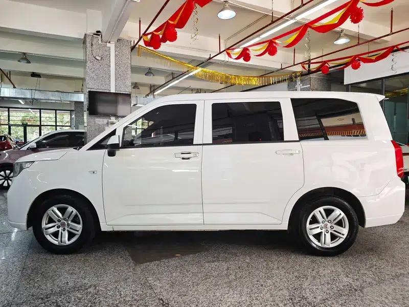 Wuling Hongguang PLUS 2020 1.5L Manual Comfort 7-Seater — миниатюра 4