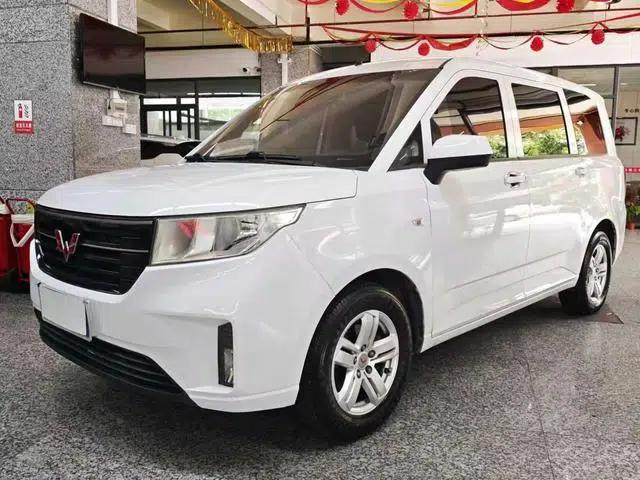 Wuling Hongguang PLUS 2020 1.5L Manual Comfort 7-Seater