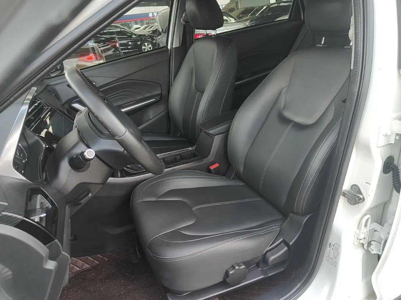 Chery Tiggo 3X 2021 PLUS 1.5L CVT Thrilling Red Date Edition — миниатюра 17