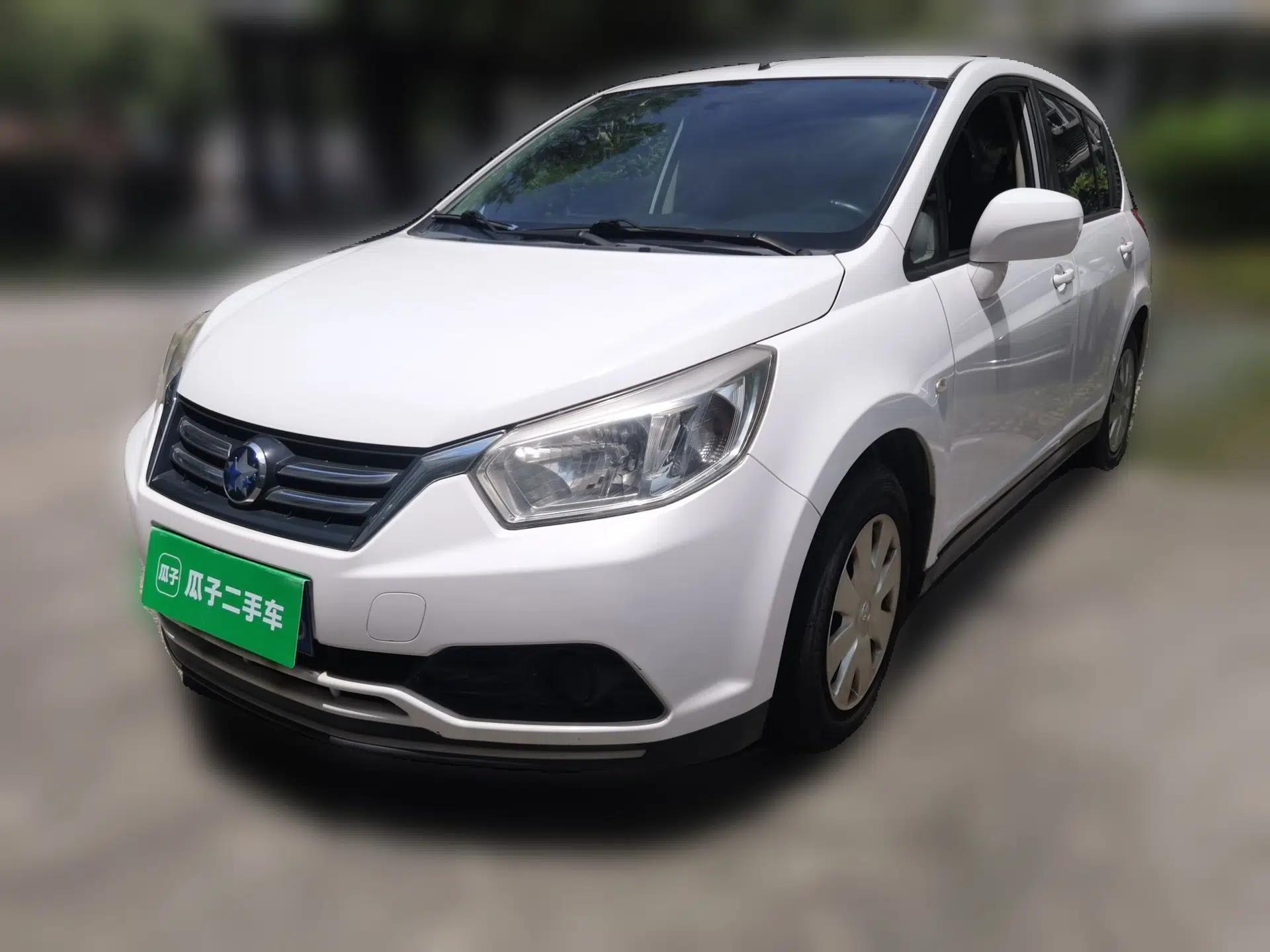 Venucia R50 2015 1.6L Manual Fashion Edition — миниатюра 1