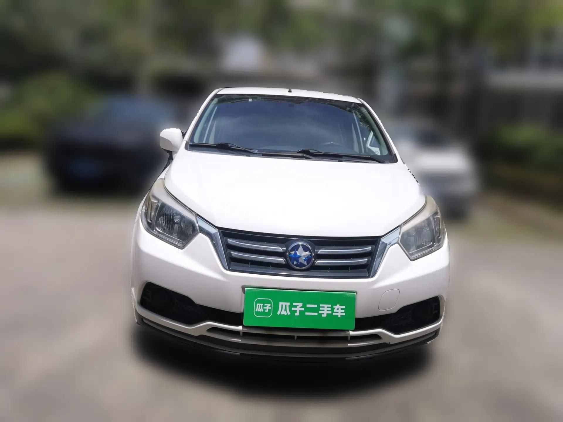 Venucia R50 2015 1.6L Manual Fashion Edition — миниатюра 2