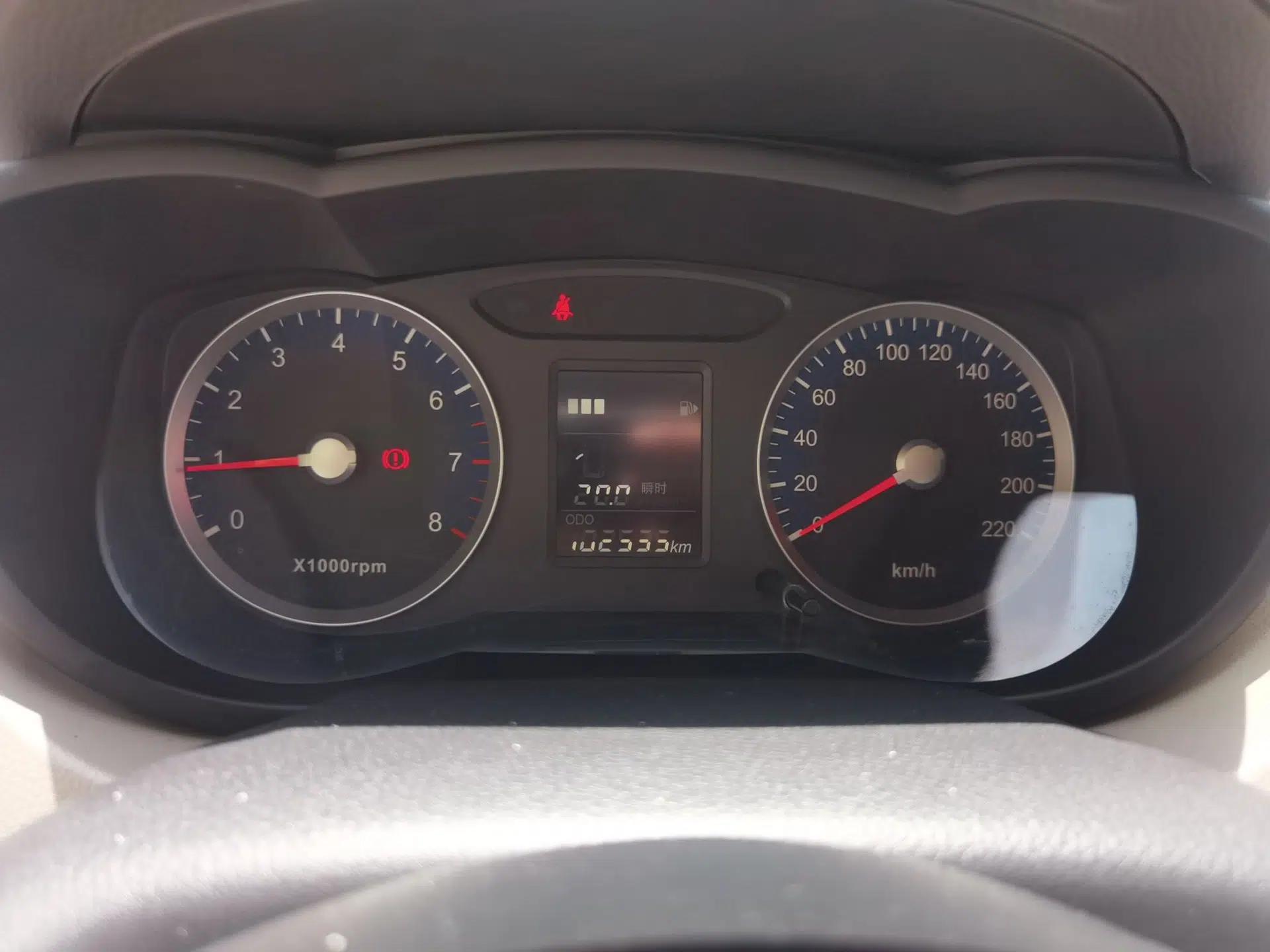 Venucia R50 2015 1.6L Manual Fashion Edition — миниатюра 11