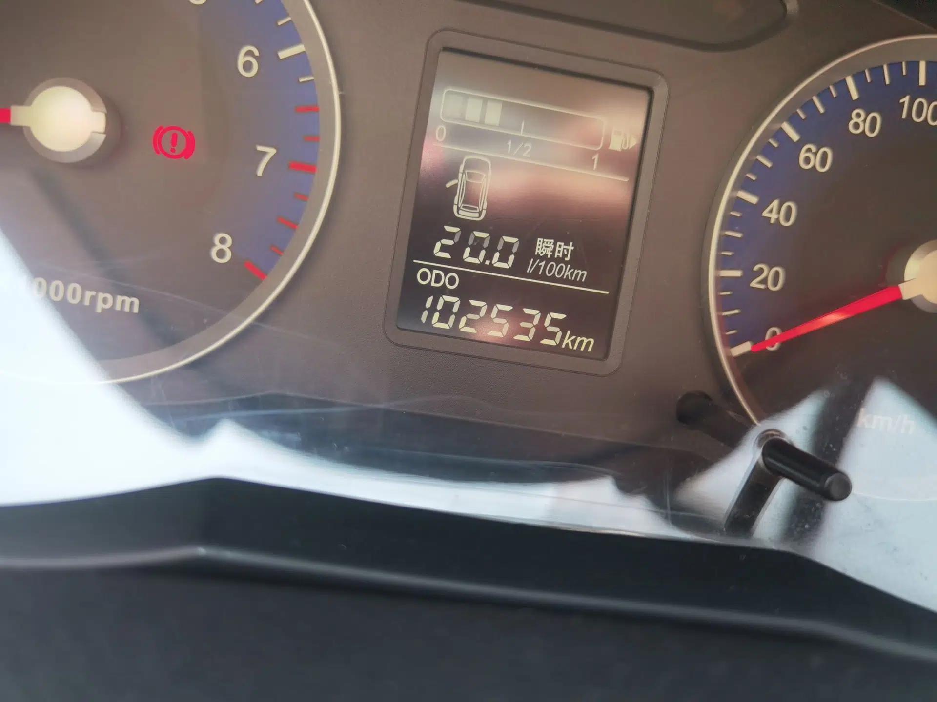Venucia R50 2015 1.6L Manual Fashion Edition — миниатюра 12