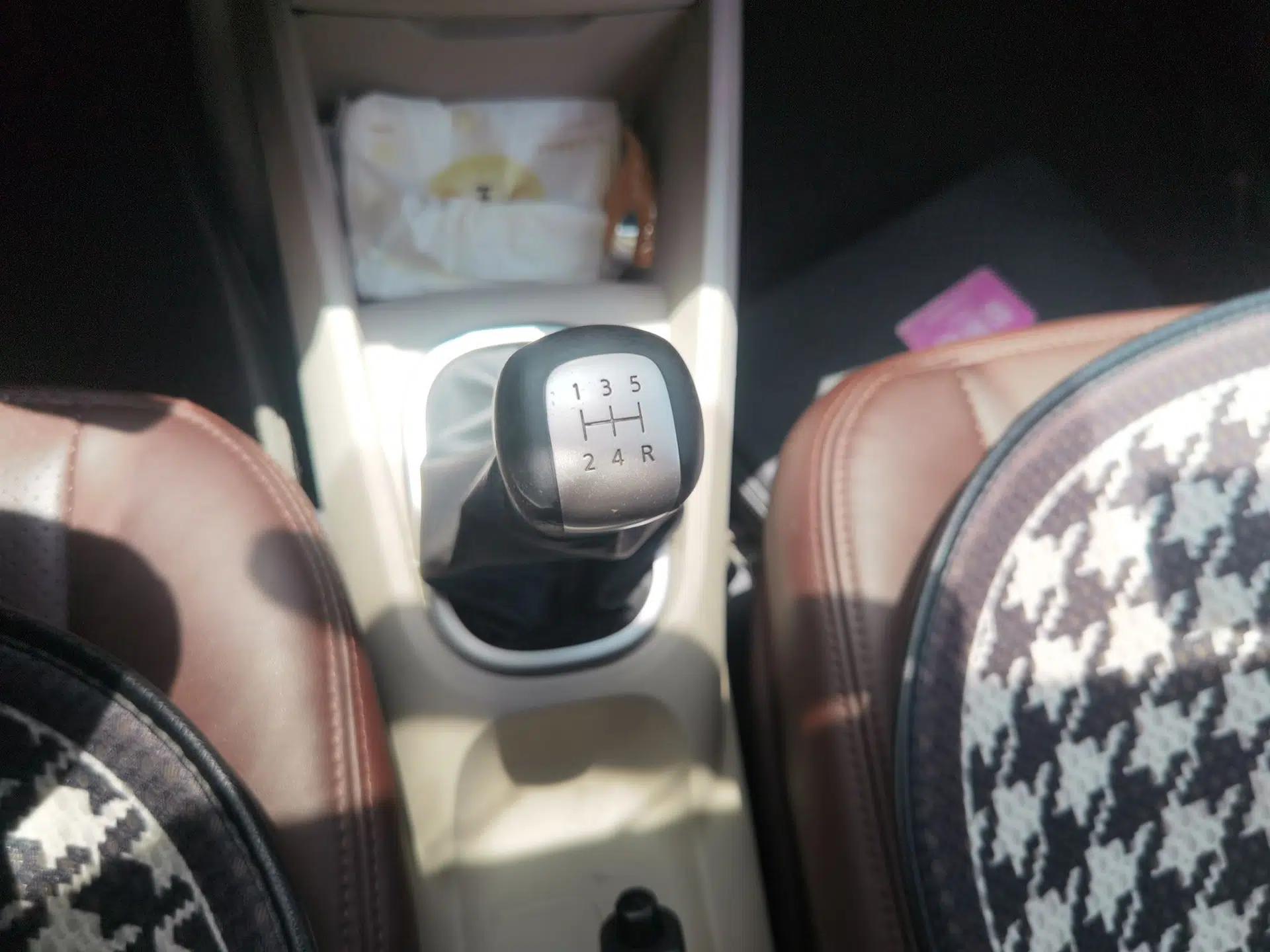 Venucia R50 2015 1.6L Manual Fashion Edition — миниатюра 14