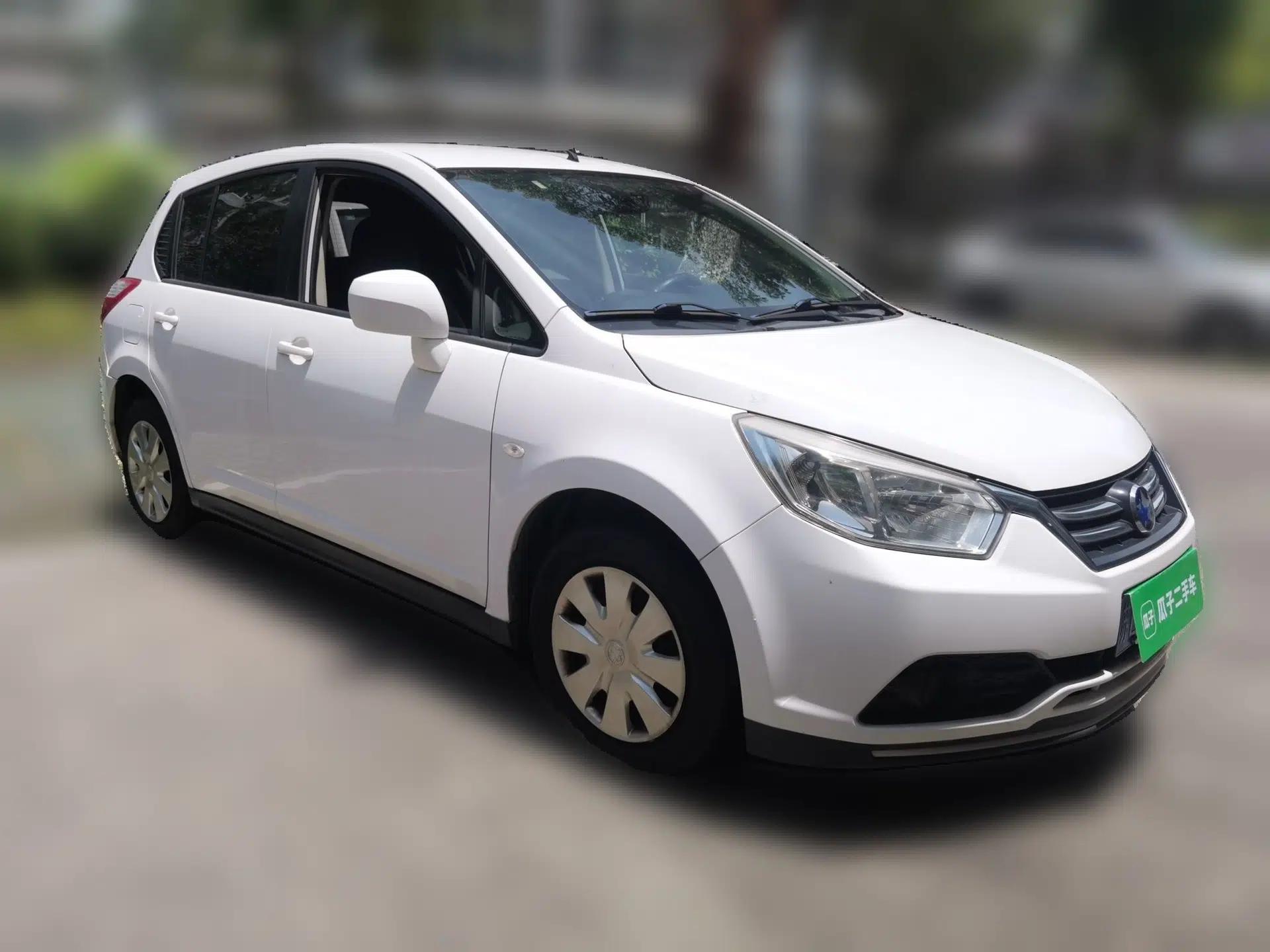 Venucia R50 2015 1.6L Manual Fashion Edition — миниатюра 3