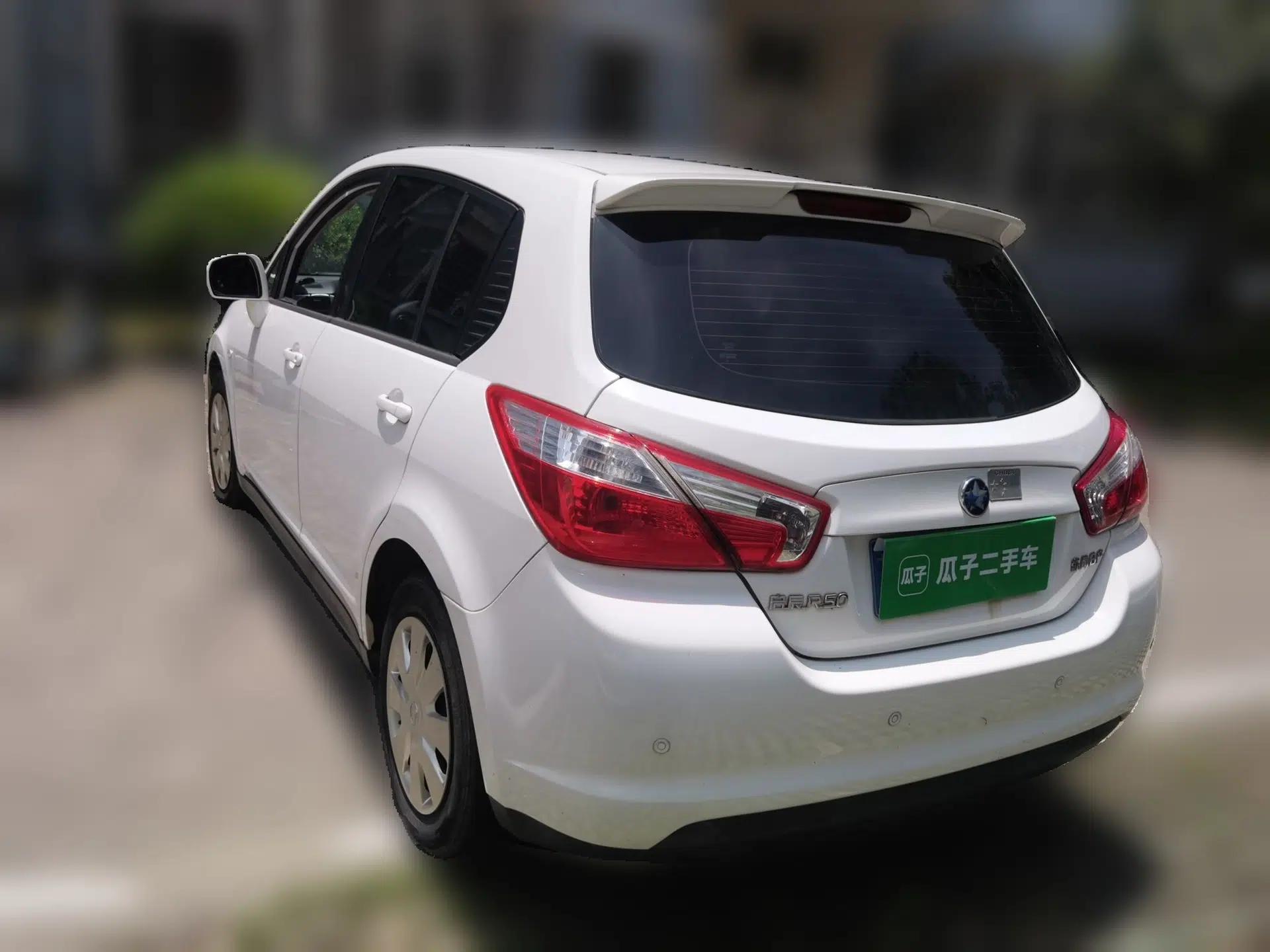 Venucia R50 2015 1.6L Manual Fashion Edition — миниатюра 4