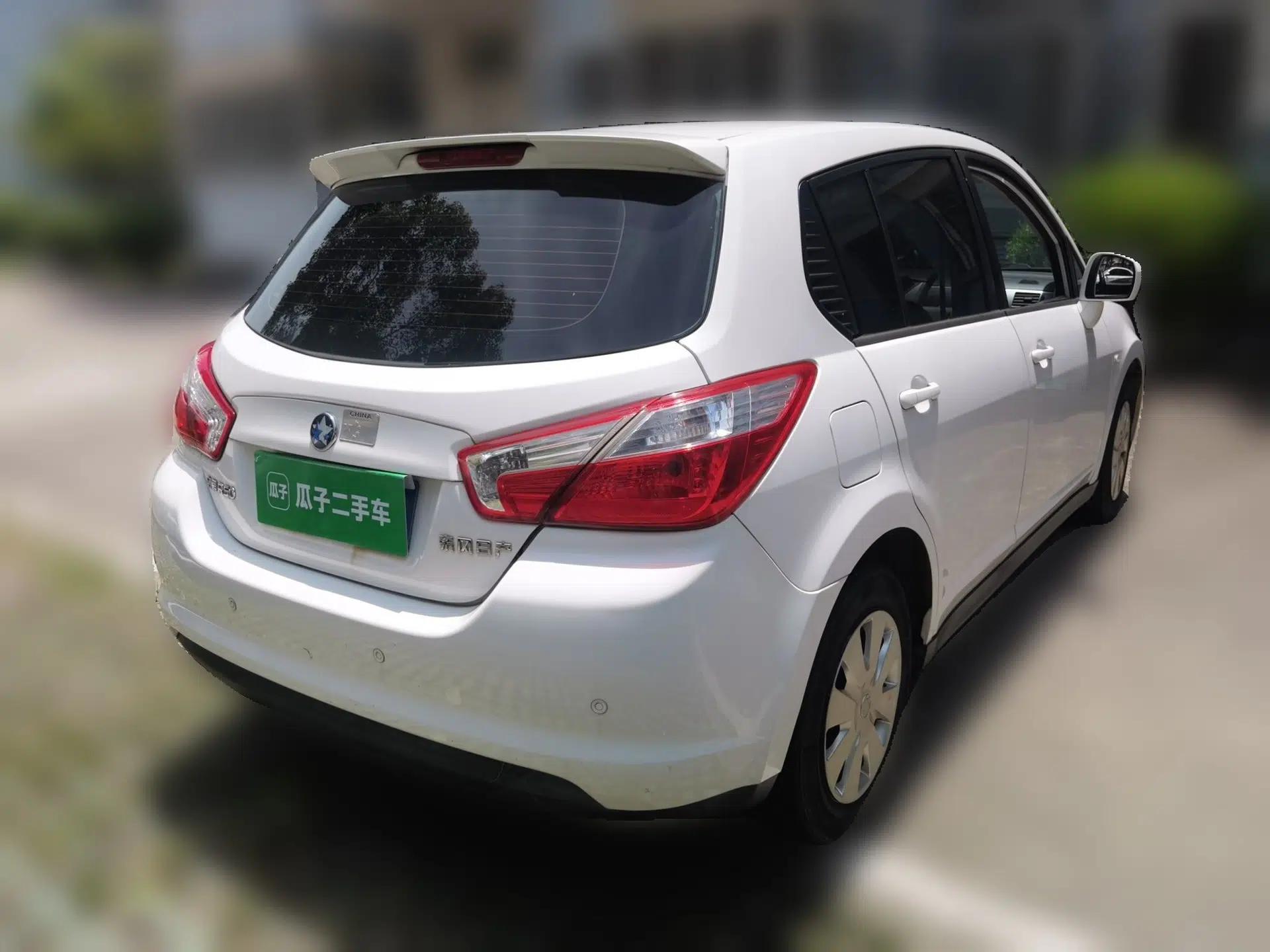Venucia R50 2015 1.6L Manual Fashion Edition — миниатюра 6