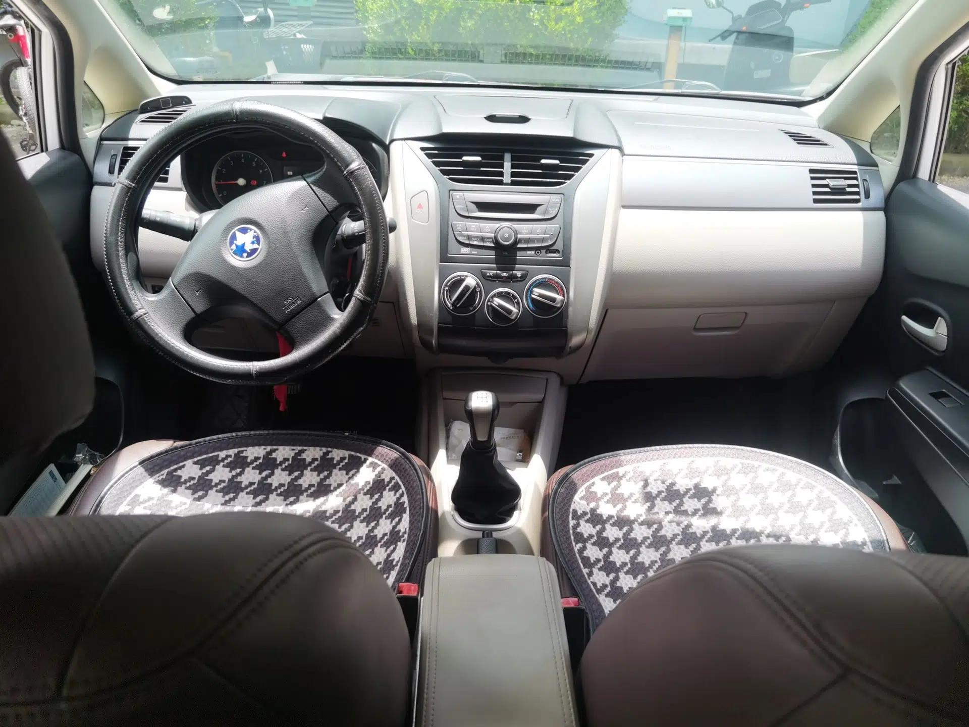 Venucia R50 2015 1.6L Manual Fashion Edition — миниатюра 9