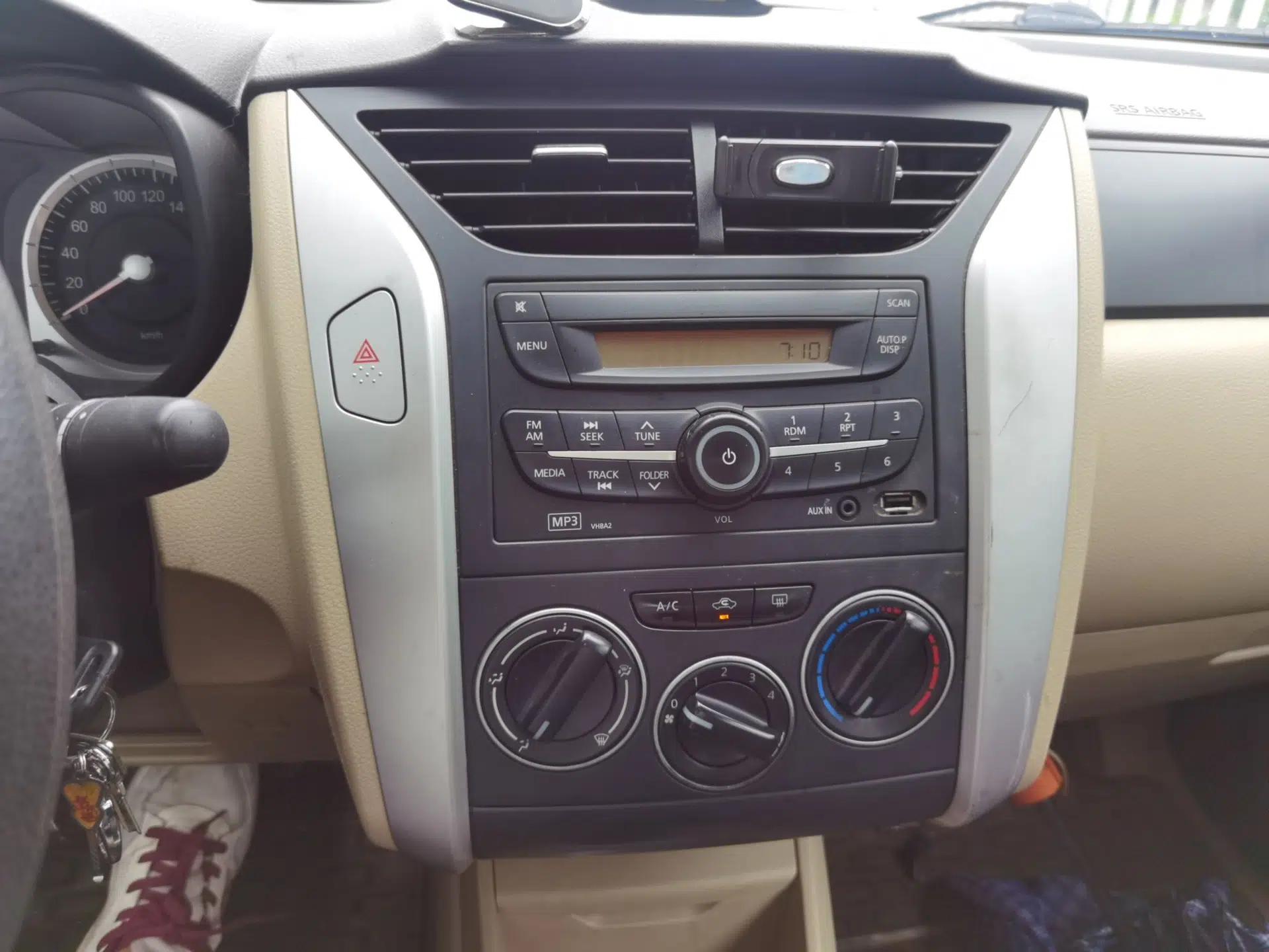 Venucia R50 2012 1.6L Manual Comfort Edition — миниатюра 13