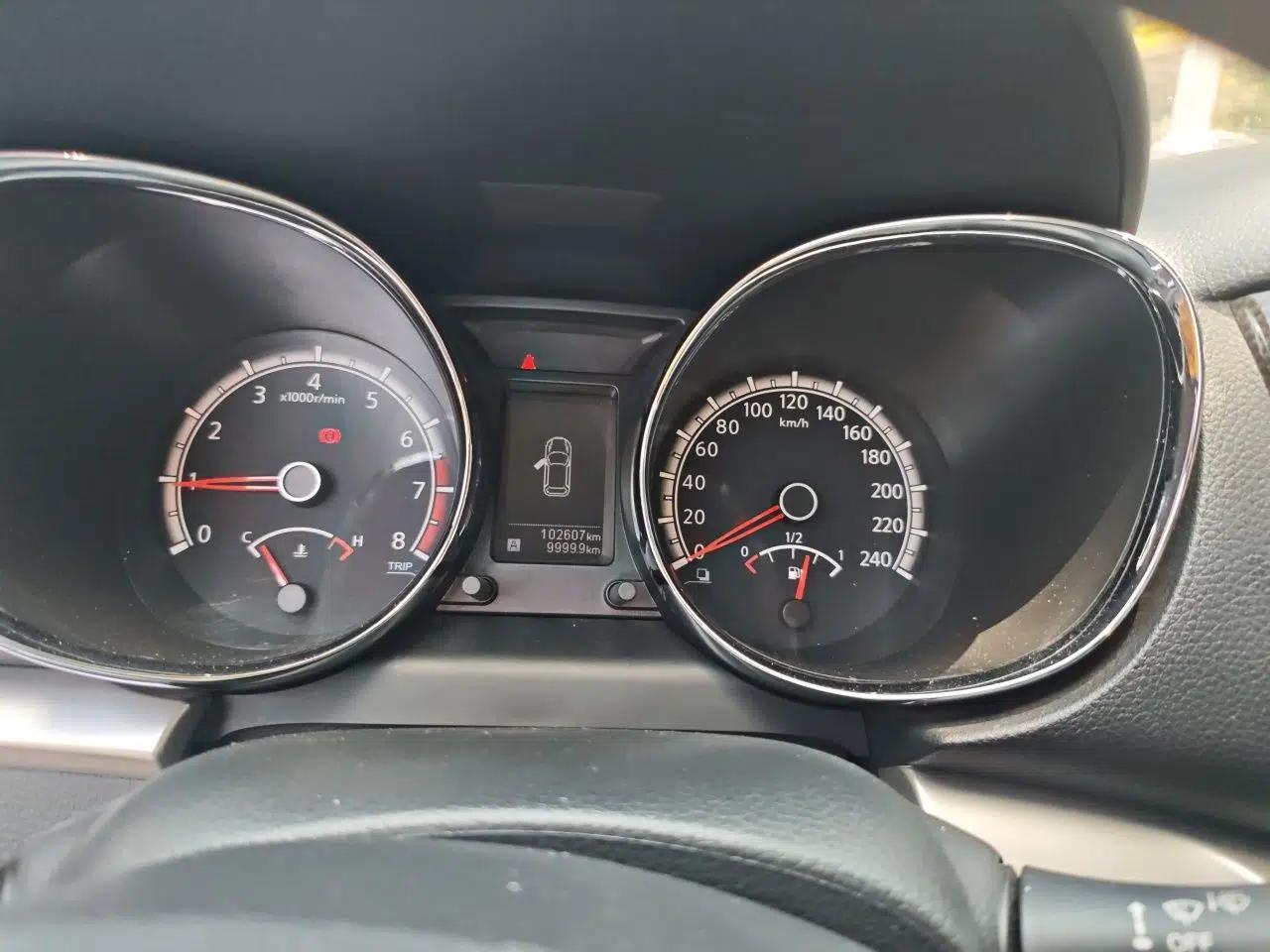 Venucia T70 2015 1.6L Manual Ruixing Edition — миниатюра 11