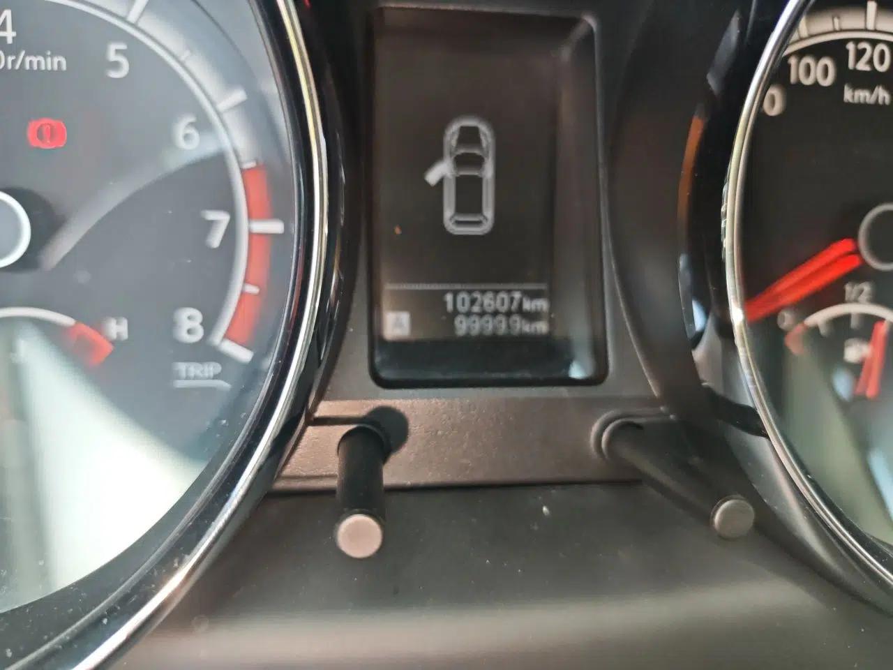 Venucia T70 2015 1.6L Manual Ruixing Edition — миниатюра 12