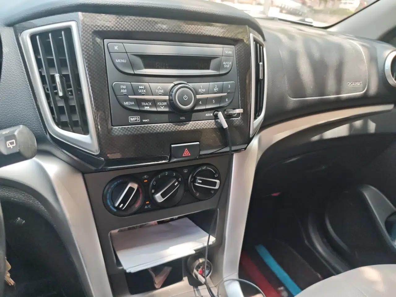 Venucia T70 2015 1.6L Manual Ruixing Edition — миниатюра 13
