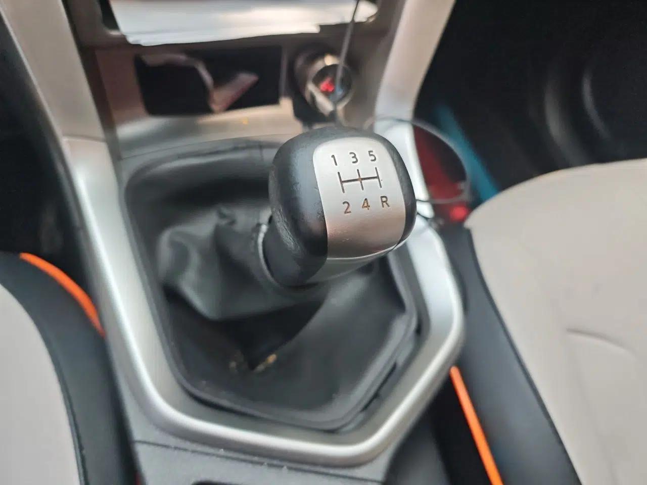 Venucia T70 2015 1.6L Manual Ruixing Edition — миниатюра 14