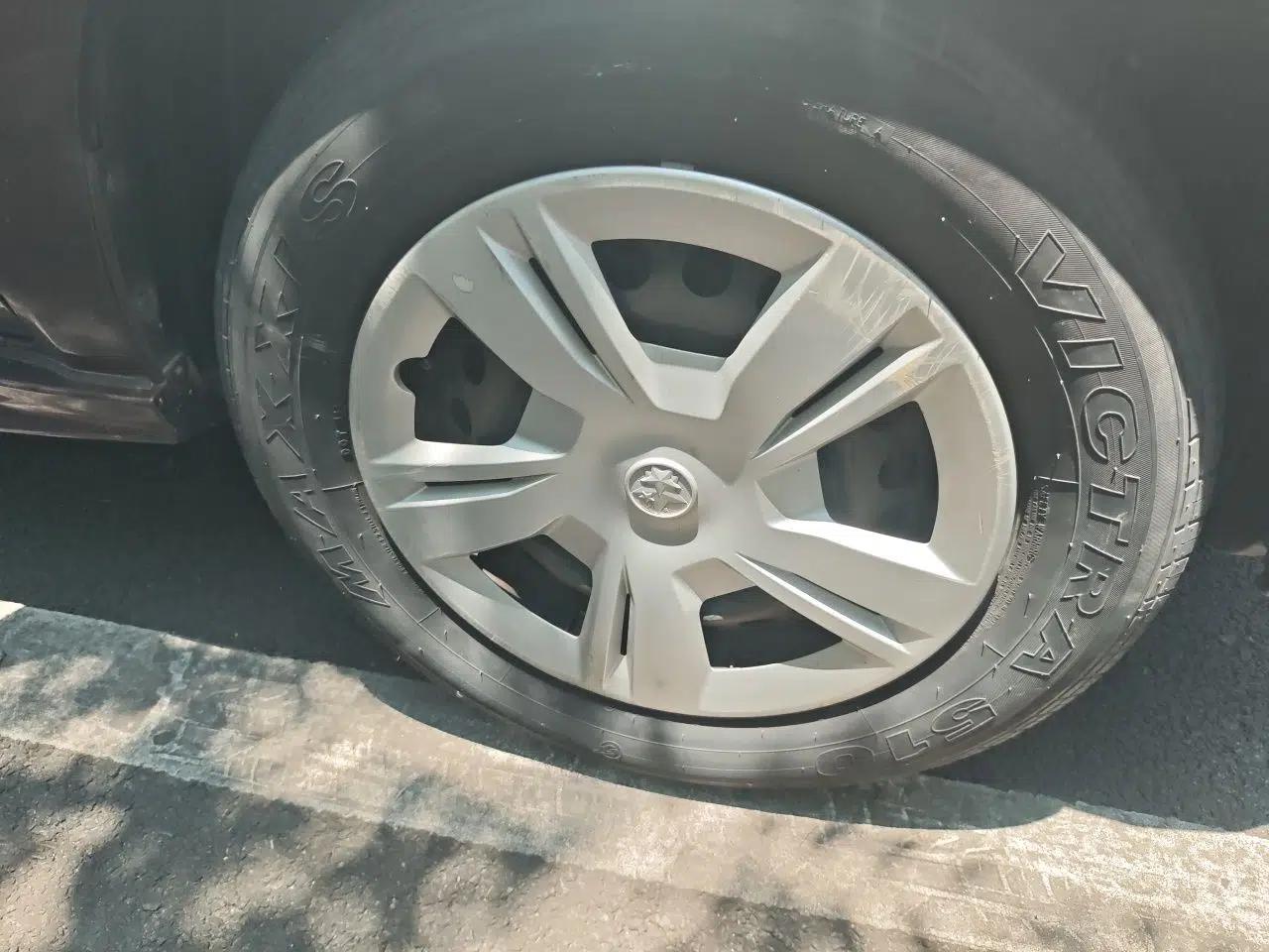 Venucia T70 2015 1.6L Manual Ruixing Edition — миниатюра 8