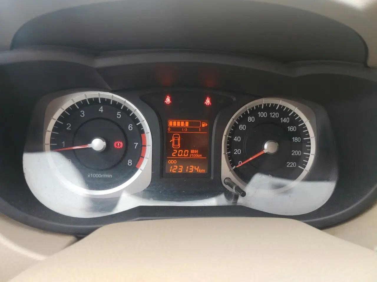 Venucia D50 2012 1.6L Manual Luxury Edition — миниатюра 11