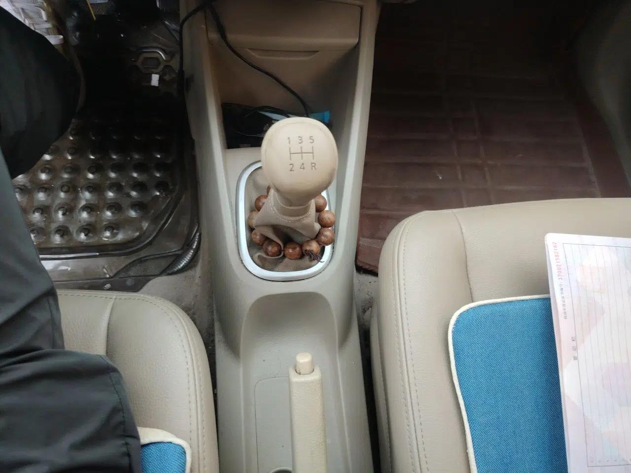 Venucia D50 2012 1.6L Manual Luxury Edition — миниатюра 14