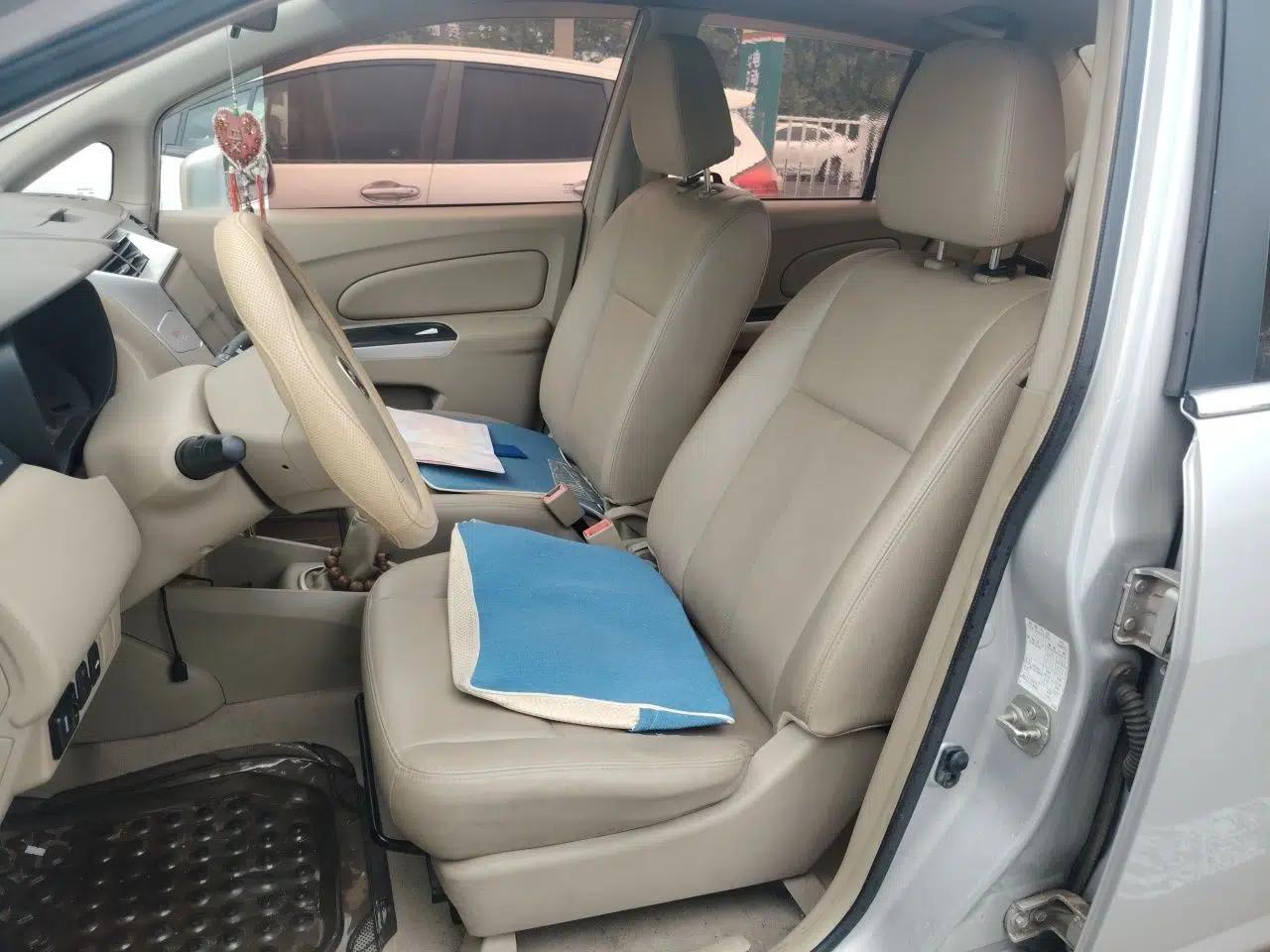 Venucia D50 2012 1.6L Manual Luxury Edition — миниатюра 15