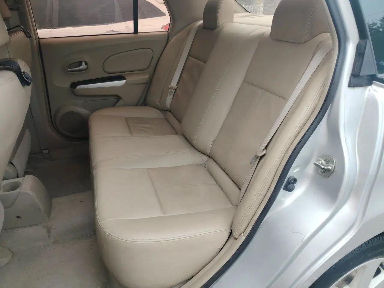 Venucia D50 2012 1.6L Manual Luxury Edition — миниатюра 17