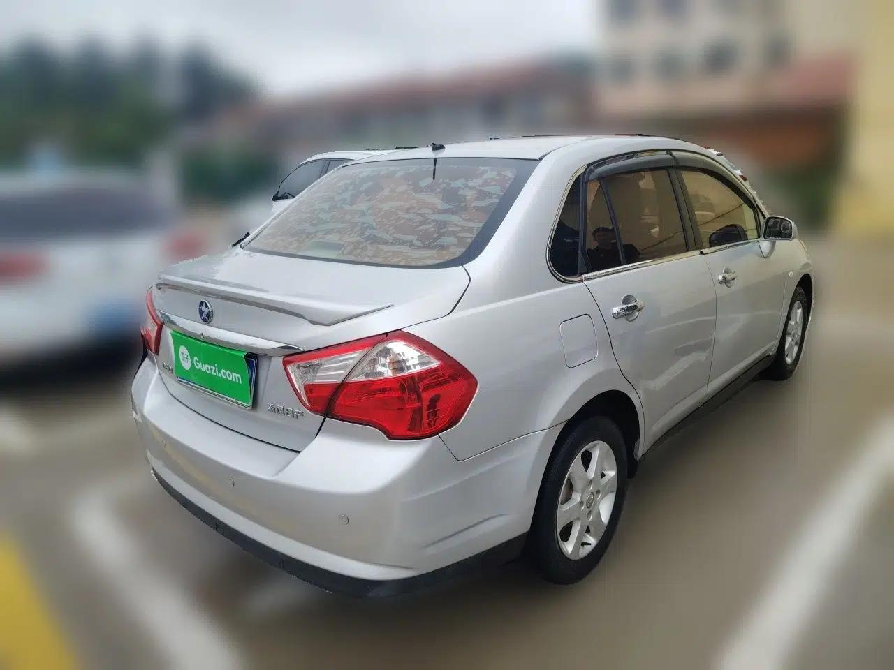 Venucia D50 2012 1.6L Manual Luxury Edition — миниатюра 6