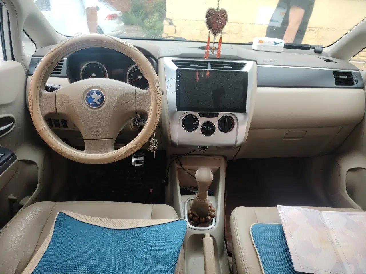 Venucia D50 2012 1.6L Manual Luxury Edition — миниатюра 9