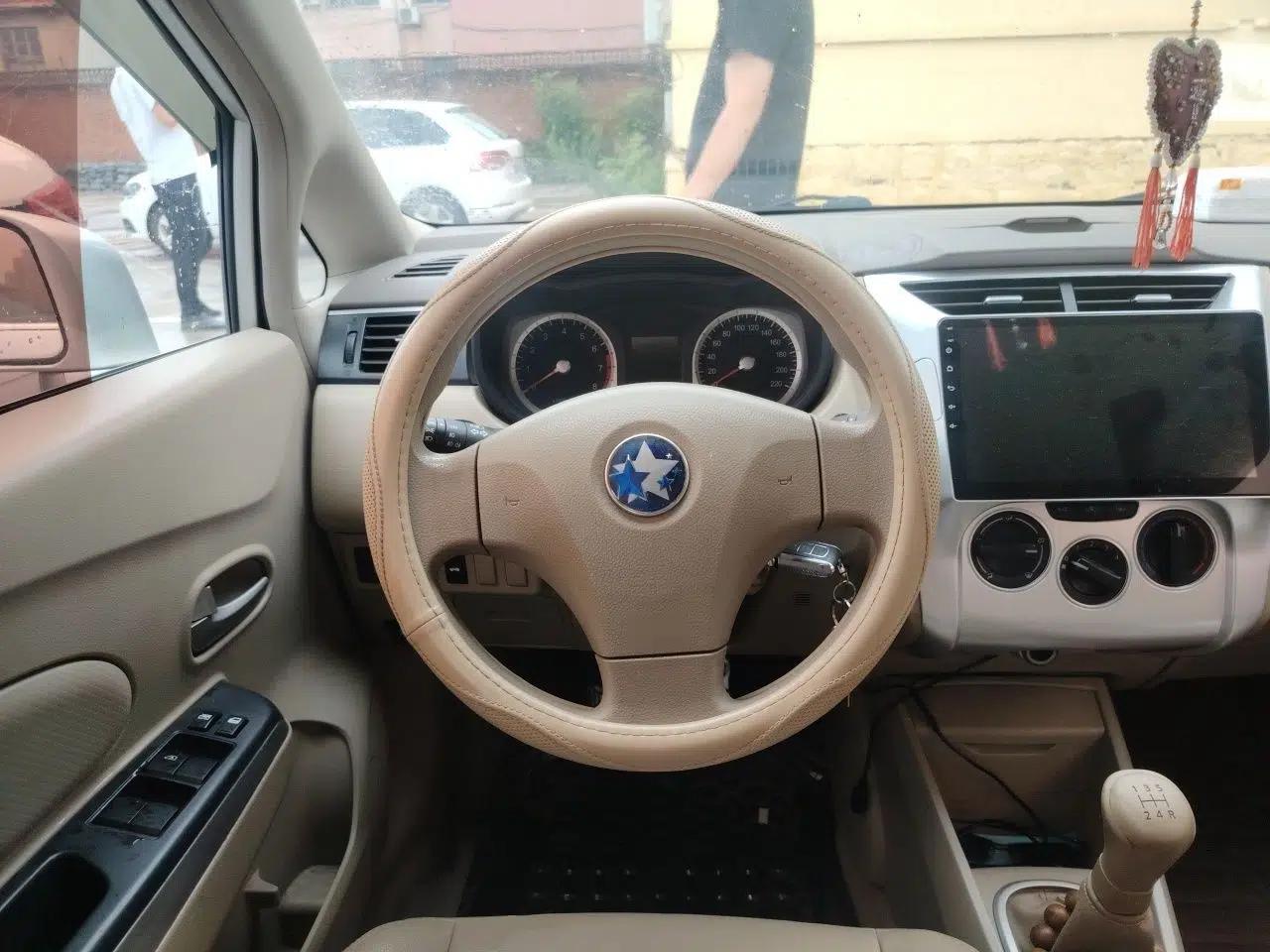 Venucia D50 2012 1.6L Manual Luxury Edition — миниатюра 10