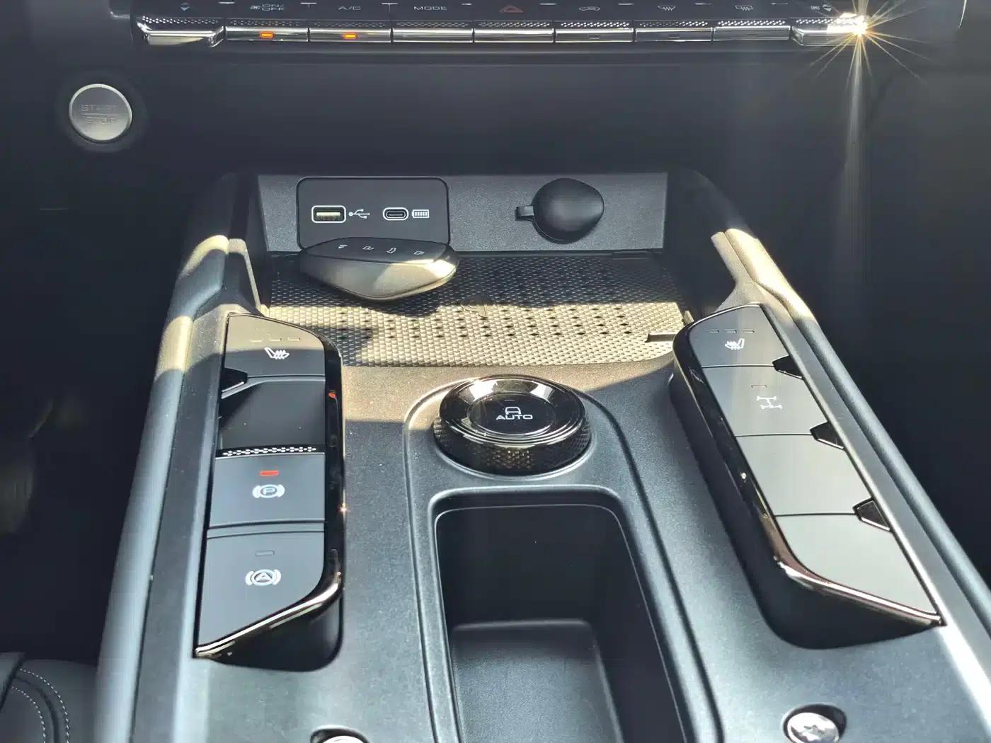 Haval Raptor 2025 Fuel-Powered 2.0T 4WD Ultra — миниатюра 8