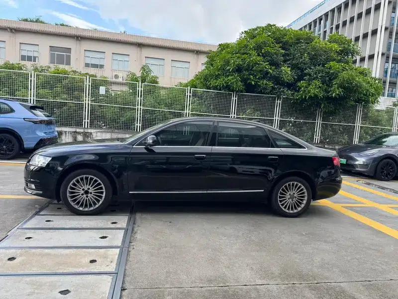 Audi A6L 2010 2.0 TFSI Automatic Standard Edition — миниатюра 4