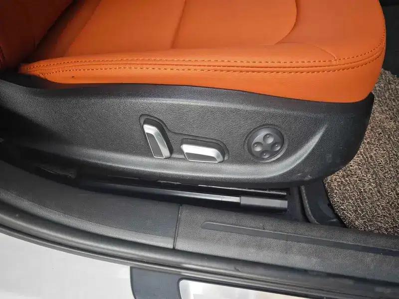Audi A4L 2016 30 TFSI Classic Edition Automatic Comfort Model — миниатюра 8