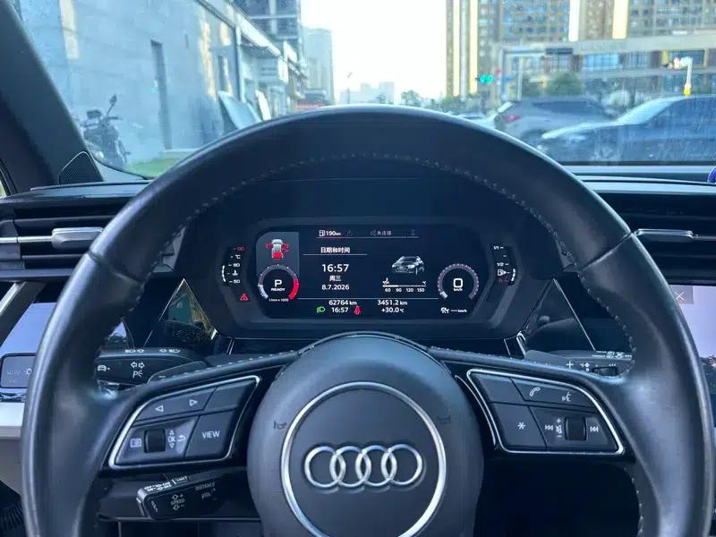 Audi A3 2021 Sportback 35 TFSI Limited Edition (Wang Yibo Collaboration) — миниатюра 19