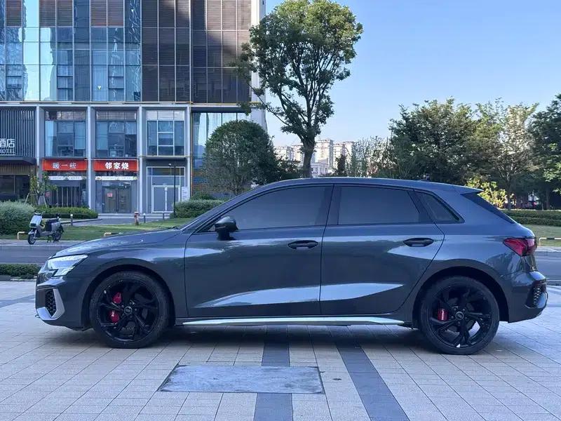 Audi A3 2021 Sportback 35 TFSI Limited Edition (Wang Yibo Collaboration) — миниатюра 4