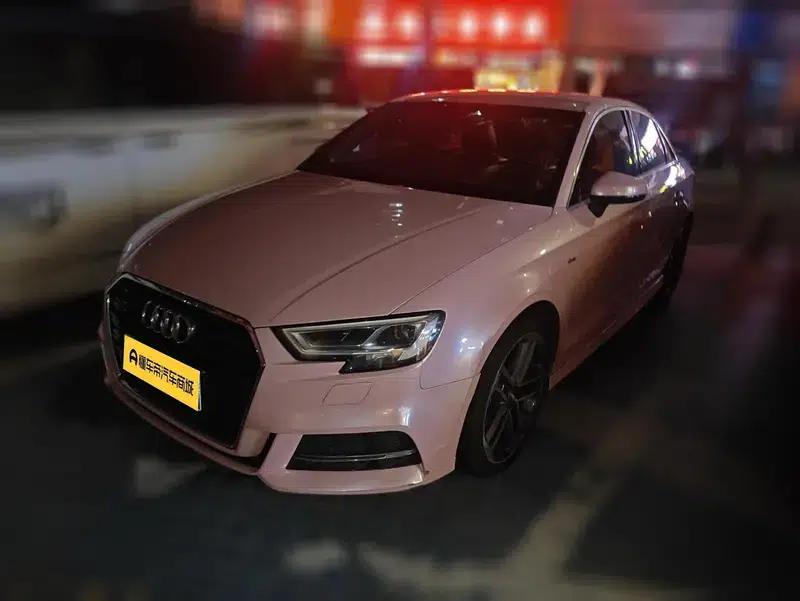 Audi A3 2018 30th Anniversary Edition Limousine 35 TFSI Fashion Model — миниатюра 1